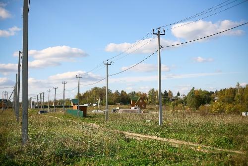Продам участок 10 соток в обжитом охраняемом поселке.