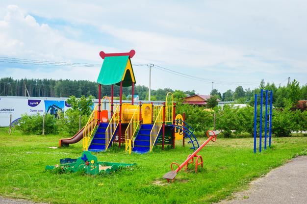 Продаю земельный участок 7,5 соток в поселке с действующими коммуникациями в КП Смартвилль