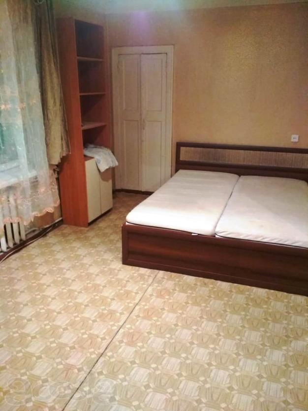Предлагается 1-комнатная квартира в Дмитрове, ул. Таборная, 2. 2/2 кирпичного дома. 31 кв. м, жилая 17 кв.м., кухня 6,5 кв.м. Состояние удовлетворительное. Санузел совмещенный. Балкон. Газовая колонка. До ж\д вокзала 10 минут транспортом. Вся инфрастру