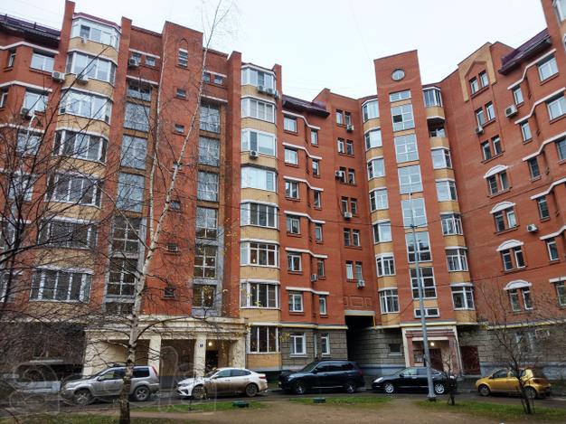 Предлагается 2-комнатная квартира в г. Лобня, ул. Юбилейная, д. 8, к.2. 1/8 кирпичного дома 2003 года постройки. Общая площадь 72,4 кв.м., жилая 42 кв. м, кухня 17 кв.м. Комнаты раздельные на две стороны (планировка распашонка)17 и 25 кв.м. Высокие потол
