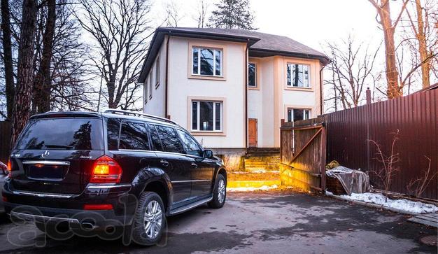 Продаётся 3-х этажный дом площадью 577 м2 на участке 13 соток, дер. Спасские Выселки, 2 км. от МКАД