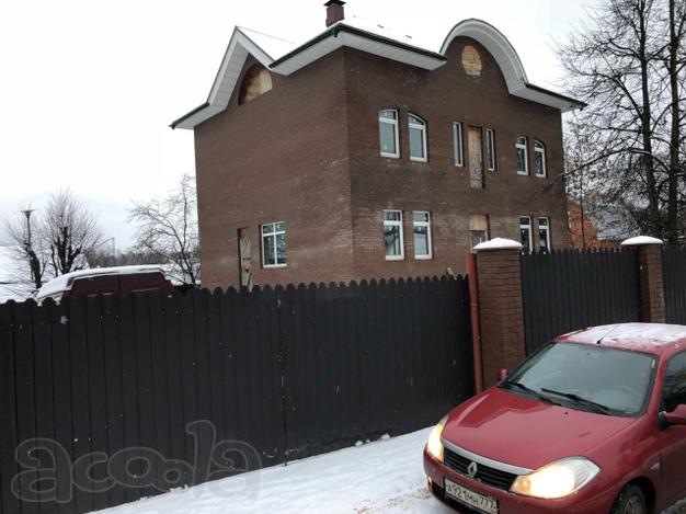 Продаётся 2-х этажный монолитный дом площадью 350 м2 на участке 11 сот., дер. Жабкино, 2 км. от МКАД
