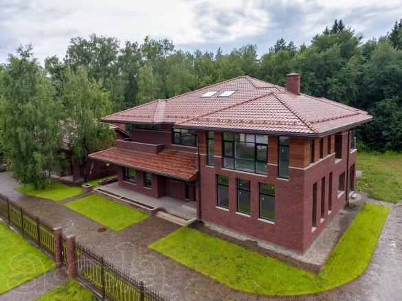 Продаётся 2-х этажный кирпичный дом 882 м2, г. Москва, поселение Филимонковское, ул.Ген. Максимчука