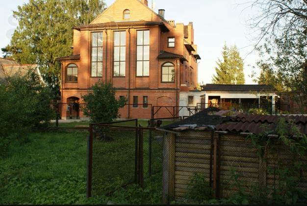 Продам большой 3х этажный дом