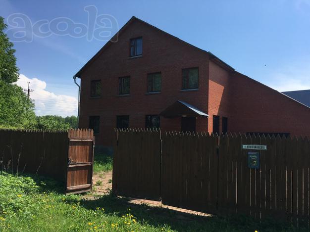 Продаётся трёх этажный кирпичный жилой дом